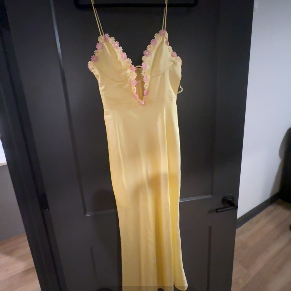 DAISY FRIENDSHIP SATIN MAXI DRESS YELLOW - Picture 9 of 13